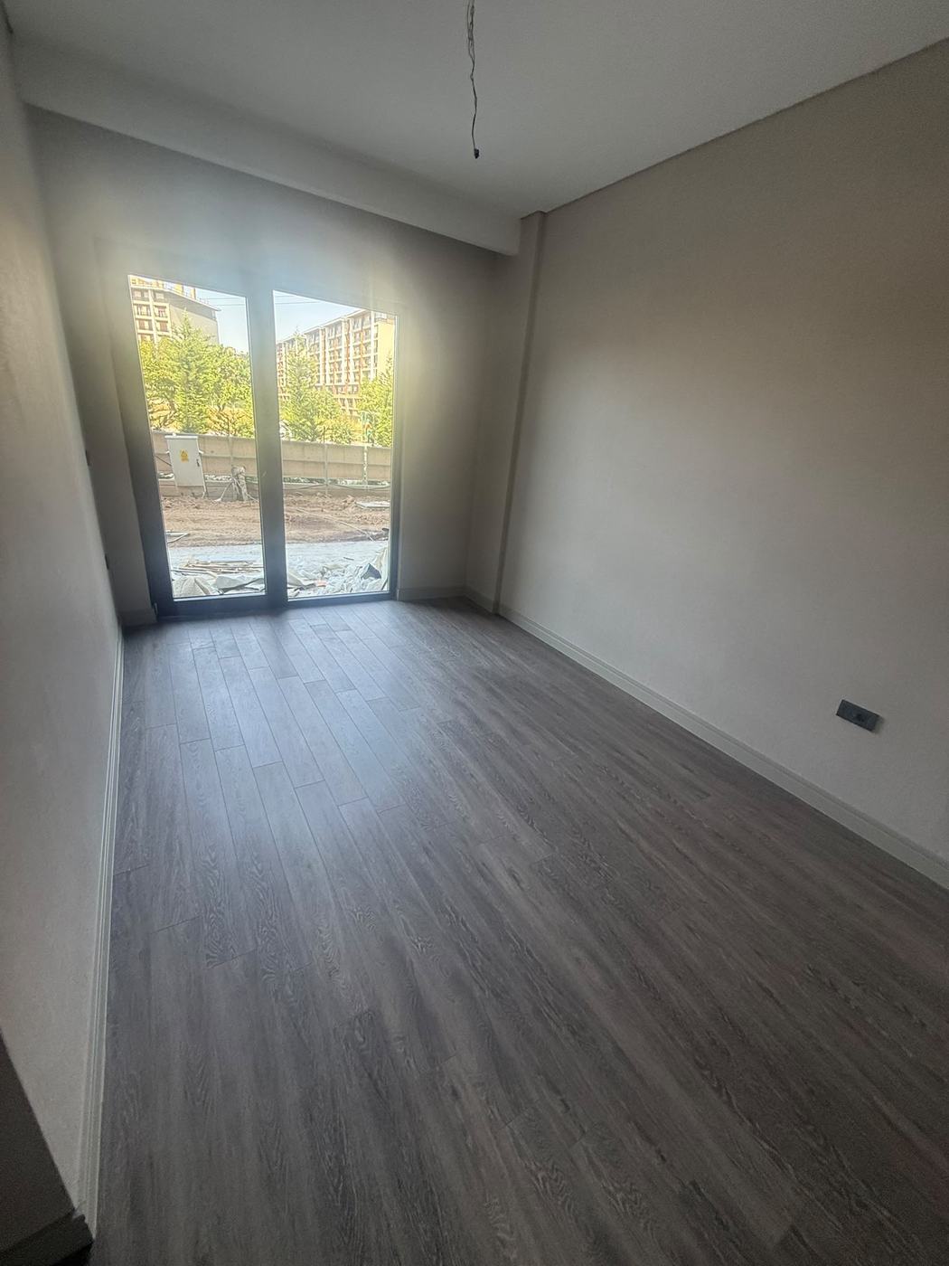 Temizlik sonrası oda ve balkon kapısı